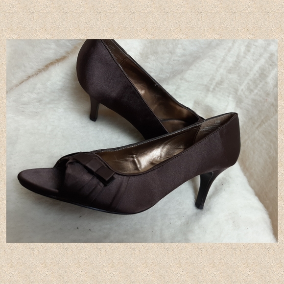 Gorgeous peep toe- shoes - dressy and elegant - Picture 12 of 12